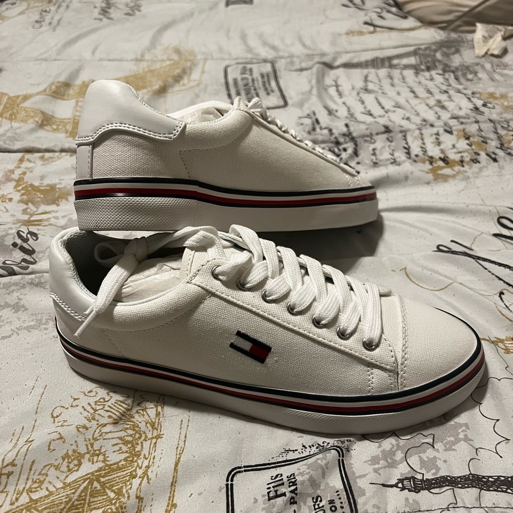Tommy Hilfiger Fressian Lace-Up Sneakers - Picture 2 of 9